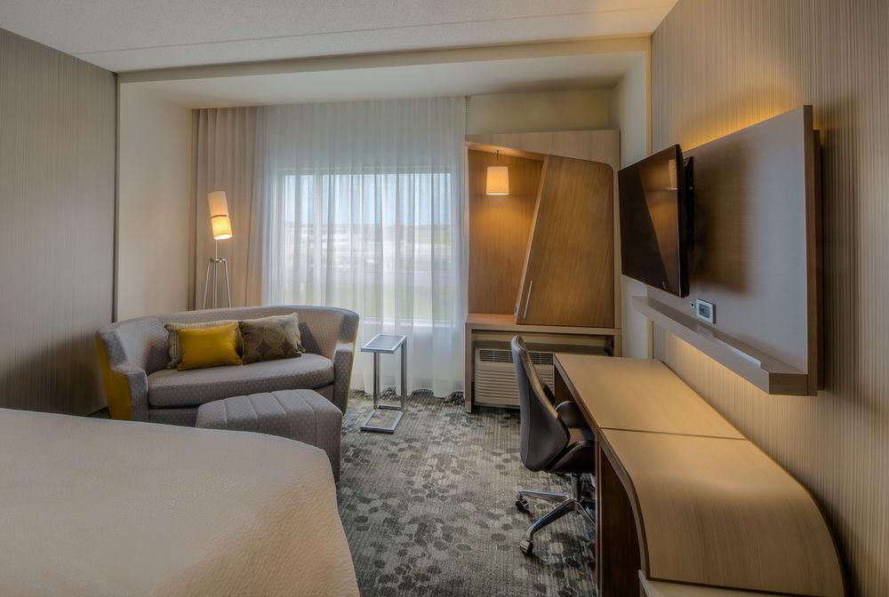 Courtyard By Marriott Winnipeg Airport Exteriör bild