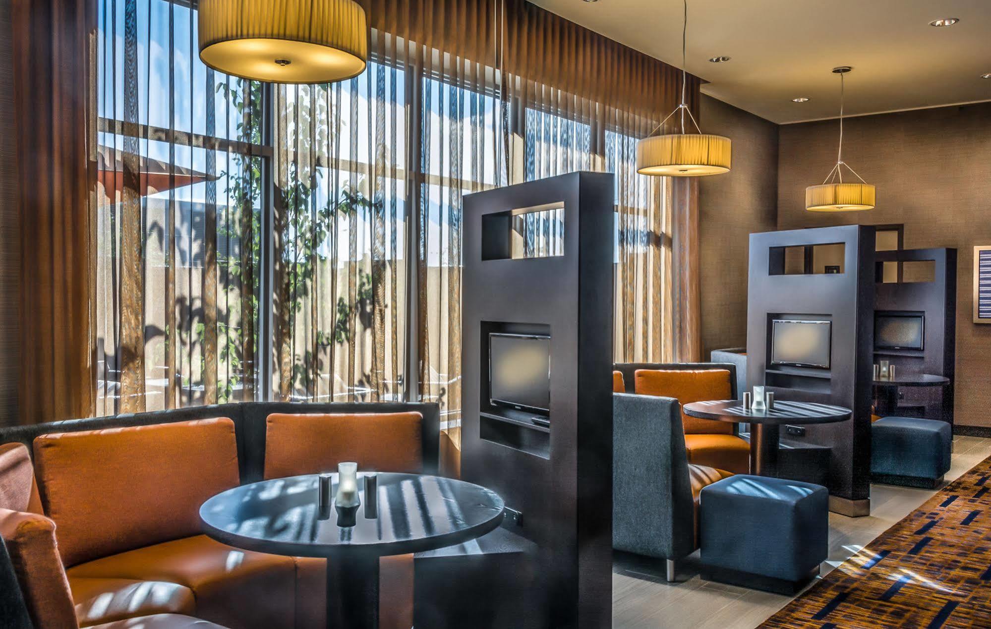 Courtyard By Marriott Winnipeg Airport Exteriör bild
